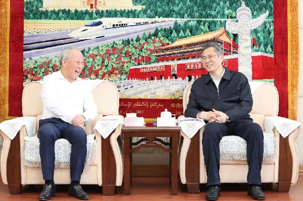20230524嚴(yán)介和、嚴(yán)昊與新疆維吾爾自治區(qū)黨委副書記、烏魯木齊市委書記何忠友會談2_proc.jpg