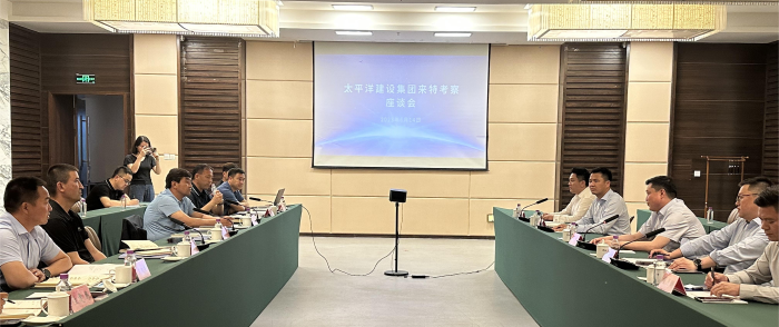 嚴(yán)昊主席同新疆伊犁哈薩克自治州特克斯縣委書記楊全國(guó)，縣長(zhǎng)阿里木斯·吾斯曼會(huì)談1.png