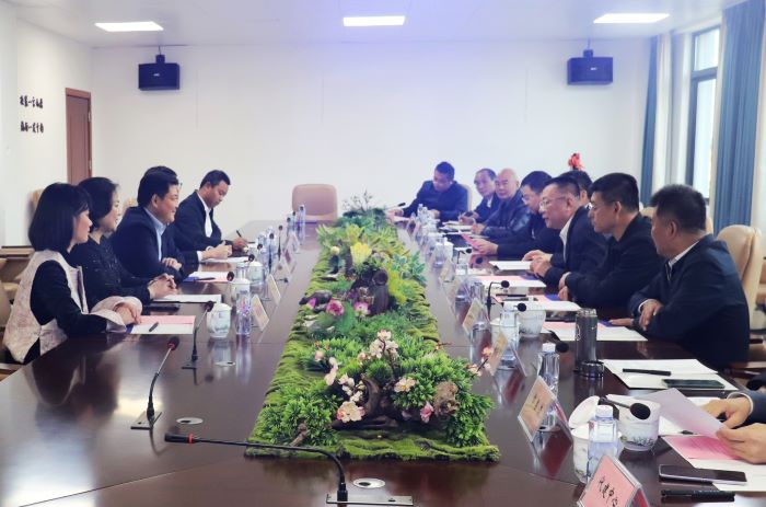 20250210嚴昊與廣東省雷州市委書記吳松江、市長閆嘉偉會談2.jpg